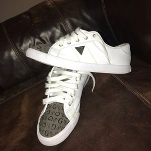 Low top Guess shoes